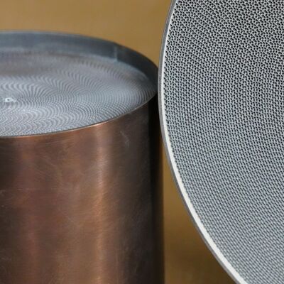 comprar Núcleo de aleación ligera y sustrato metálico resistente a impactos físicos con contrapresión ultrabaja para el control de emisiones Fabricación en línea