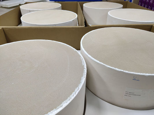 comprar Emisión del automóvil del convertidor catalítico 100cpi del SCR del catalizador de la oxidación de la partícula del PC Fabricación en línea