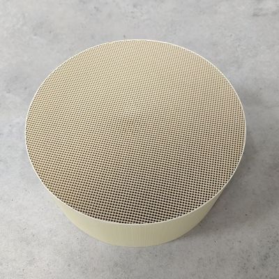 comprar Euro de cerámica de la estructura de panal del convertidor catalítico del panal del monolito 4 5 6 Fabricación en línea